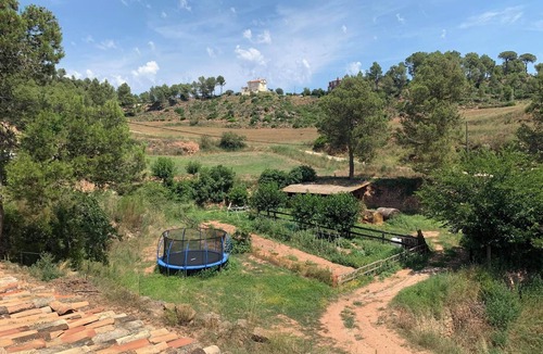 Sant Salvador de Guardiola Apartment | Country House 'Set Rengs 2' with Lake View, Shared Pool and Wi-Fi