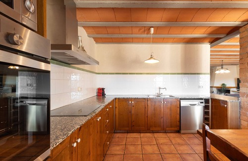 Casserres House | Country House 'Cal Cirera' with Mountain View, Wi-Fi and Air Conditioning