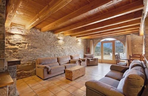 Vilada House | Country House 'La Serra' with Mountain View, Private Pool and Wi-Fi