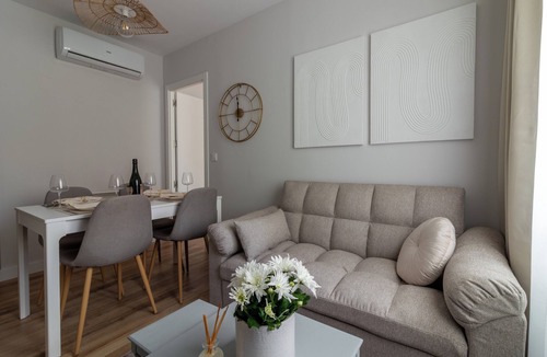 El Clot Apartment | Cozy 2-bedroom apartment in welcoming Barcelona with AC, WiFi