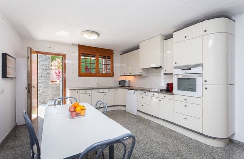Masnou House | DELFIN - House for 8 with garden and private pool 15 minutes from Barcelona