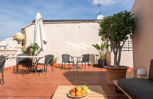 L'Antiga Esquerra de l'Eixample Apartment | DELUXE THREE BEDROOM APARTMENT