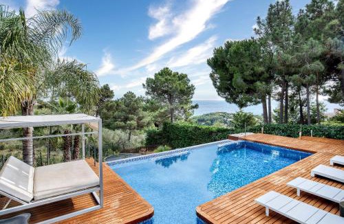 Sant Pol De Mar Villa | Design villa with sea views