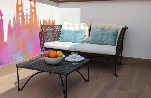 L'Hospitalet de Llobregat Apartment | Duplex apartment with a patio next to FIRA GRAN VIA