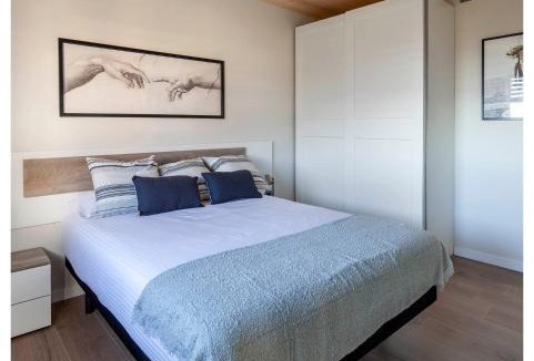 Santpedor Apartment | EAGLE'S NEST