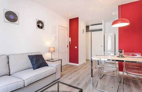 Collblanc y La Torrassa Apartment | Elegant and luxurious interior designed apartment, perfect for those who are in search of the finer things in life.