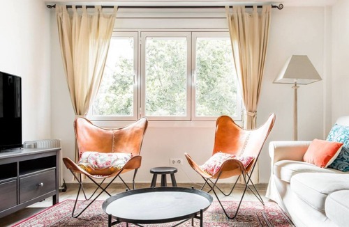 L'Hospitalet de Llobregat Apartment | Enjoy a peaceful escape from the hustle and bustle of the city center in this thoughtfully designed apartment.