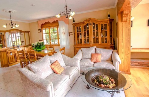 Castellet i la Gornal Villa | Enticing Elegance - 10min to Costa Dorada beaches!