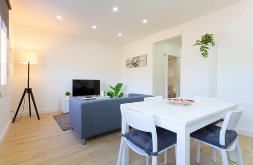 La Maternitat i Sant Ramon Apartment | 75 m² Apartment ∙ 3 bedrooms ∙ 4 guests