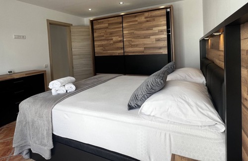 Caserio De Ca'n Rosell Apartment | Espaciosa Casa Entre Viñedos Cerca de Barcelona y de las Playas de Sitges