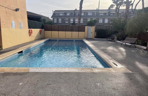 Castelldefels Apartment | Estudio Reformado Totalmente Equipado a 100 Metros de la Playa con Piscina