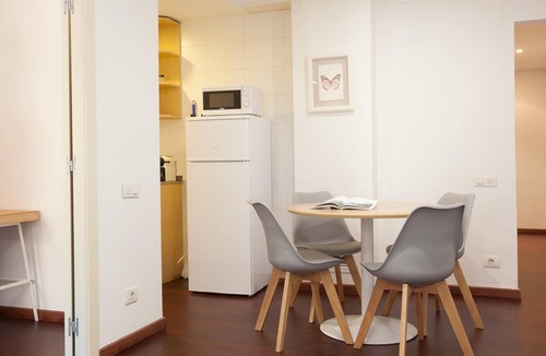 El Port Apartment | Europa Fira Apartment 12