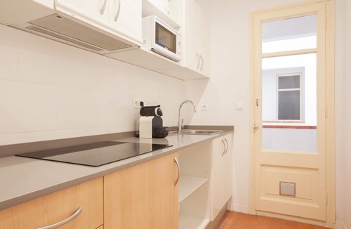 El Port Apartment | Europa Fira Apartment 22