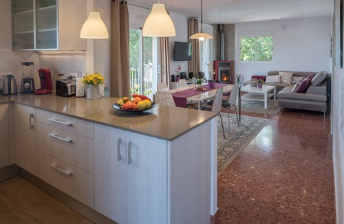 El Mas Mora House | Family friendly holiday home with panoramic sea views, private pool, garden