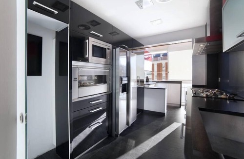 Les Corts Apartment | Fancy and Sunny central apartment