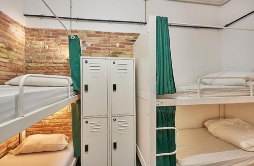 Collblanc y La Torrassa Hostel | Hola Hostal Collblanc