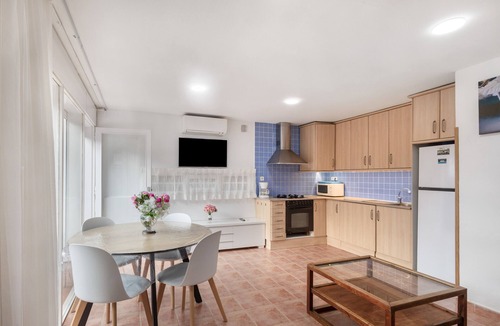 Sant Vicenc de Montalt House | Holiday Home 'Lovely Little House with Garden' with Private Pool, Wi-Fi and Air Conditioning