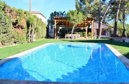 Vilafranca del Penedes Villa | Holiday mansion close to beach and village. House for 14 persons.