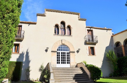 Vilafranca del Penedes Villa | Holiday mansion close to beach and village. House for 14 persons.