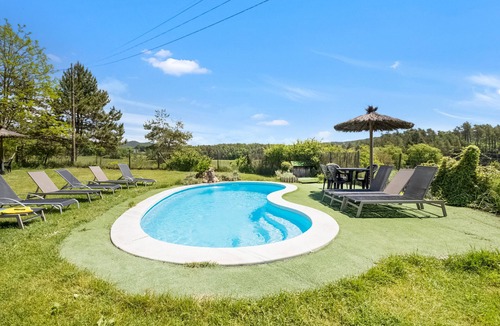 Sant Boi de Llucanes House | Holiday Home 'La Cirera' with Mountain View, Shared Pool and Wi-Fi