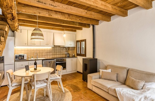 Beguda House | Holiday Home 'El Niu' with Mountain View, Wi-Fi and Air Conditioning