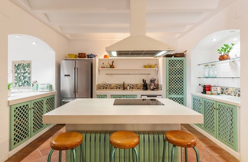 San Martin Sarroca House | Holiday Home 'Lidia' with Mountain View, Private Pool and Wi-Fi