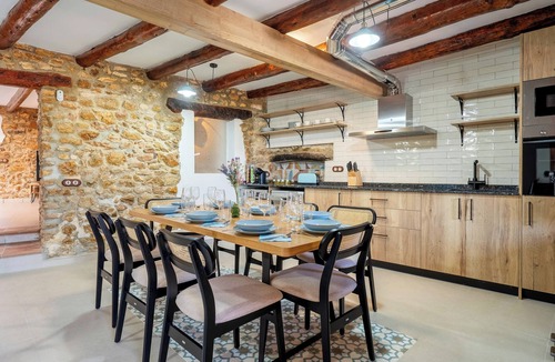 Castellet i la Gornal House | Holiday Home 'La Casa Gran Clariana' with Mountain View, Wi-Fi and Air Conditioning
