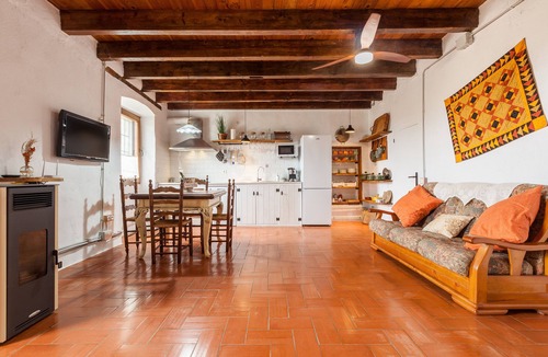 Castellet i la Gornal House | Holiday Home 'Romegosa Benestar' with Mountain Views, Wi-Fi and Air Conditioning