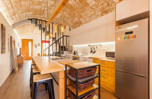 Arenys de Mar House | Holiday Home 'Sant Rafel House' with Private Terrace and Wi-Fi