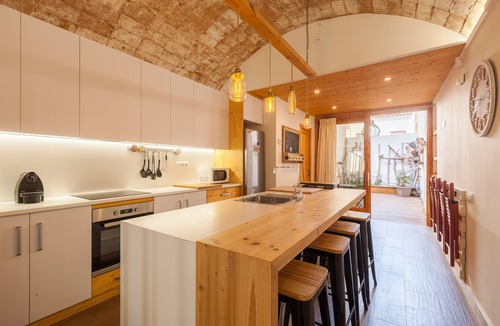Arenys de Mar House | Holiday Home 'Sant Rafel House' with Private Terrace and Wi-Fi