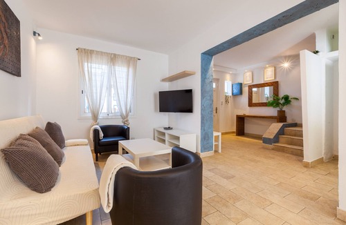 Caldes d'Estrac House | Holiday Home with Private Terrace, Wi-Fi and Air Conditioning