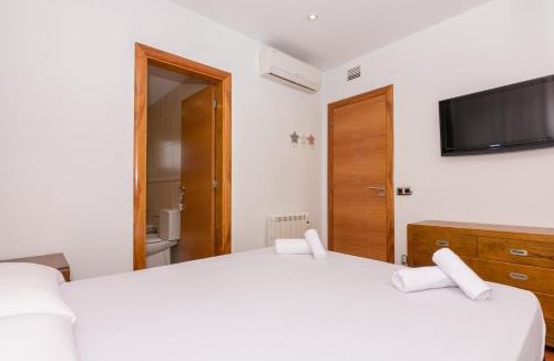 Santa Susanna Villa | HomeHolidaysRentals Electra
