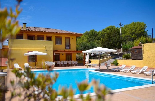 Castellet i la Gornal Villa | Homerez - Big villa 9 km away from the beach for 14 ppl. with swimming-pool