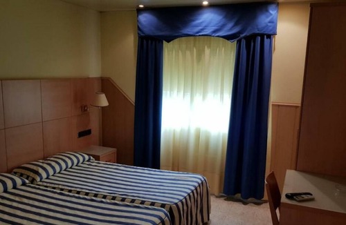Santa Margarida i els Monjos Hostel | Hostal Milenium