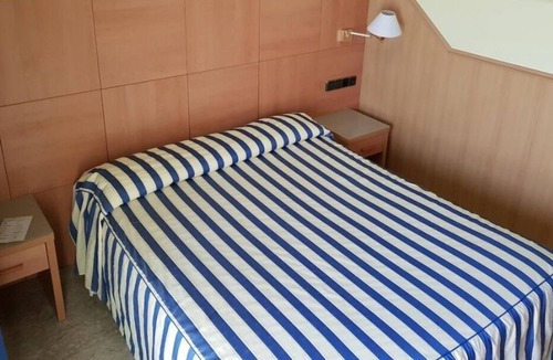 Santa Margarida i els Monjos Hostel | Hostal Milenium