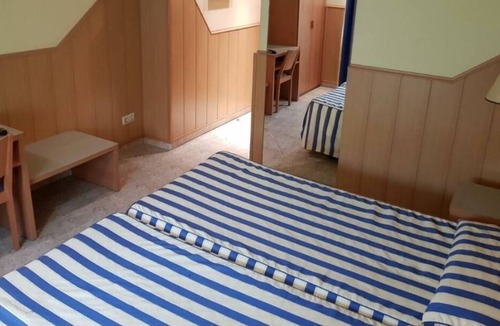 Santa Margarida i els Monjos Hostel | Hostal Milenium
