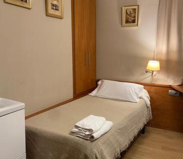 Cardedeu House | HOSTAL GALICIA CARDEDEU