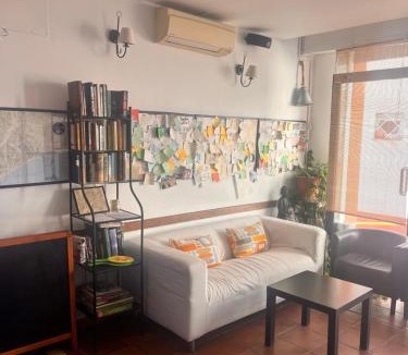 Arenys de Mar House | Hostal La Lluna