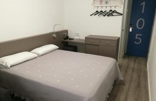 La Maternitat i Sant Ramon Hotel | Hotel Alguer Camp Nou