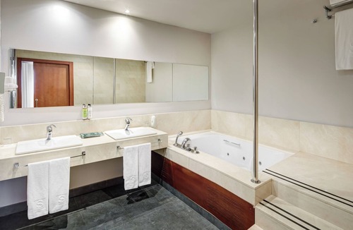 Montcada I Reixac Hotel | Hotel Sercotel Ciutat de Montcada