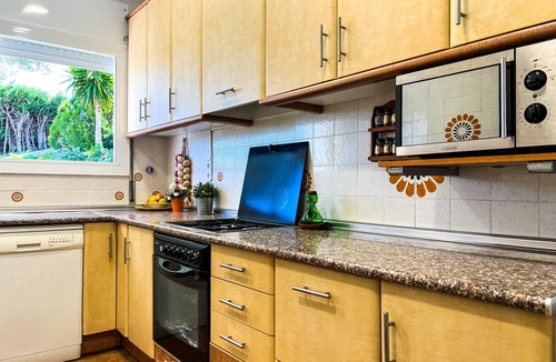 Sant Cebria de Vallalta Ski Chalet | House for 10 people with private pool, barbecue and free Wi-Fi