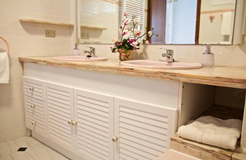 San Sadurni Apartment | House Painter. 110m2 apartment in the center of Sant Sadurní d Anoia