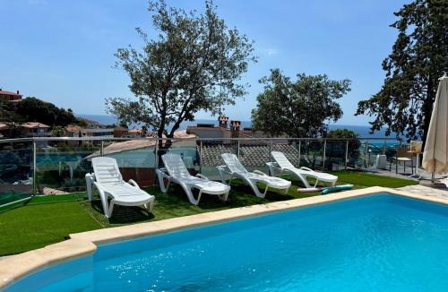 Santa Susanna House | House with ocean and mountain views