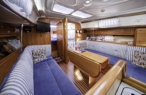Masnou Boat Rental | Houseboat ∙ 3 bedrooms ∙ 6 guests