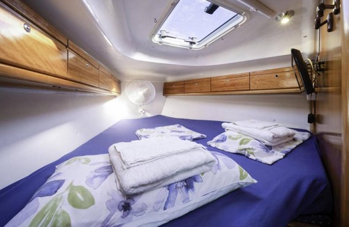Masnou Boat Rental | Houseboat ∙ 3 bedrooms ∙ 6 guests