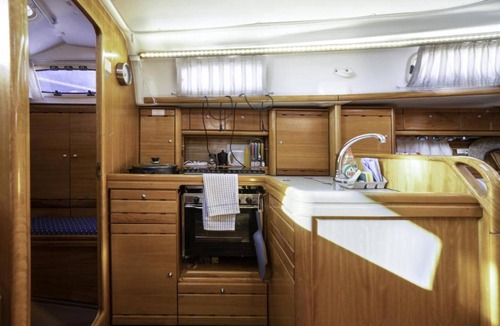 Masnou Boat Rental | Houseboat ∙ 3 bedrooms ∙ 6 guests