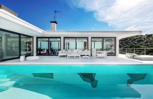 Mas Ram Villa | 'Ibiza Style Barcelona Villa' with Sea View, Pool & Wi-Fi