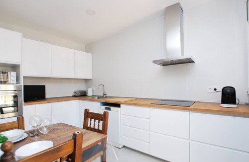 Badalona Ski Chalet | La casa del Pi · House in the city, next to Barcelona and beach