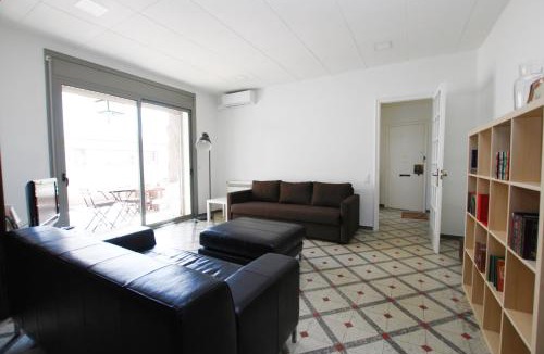 Badalona Apartment | La casa del Pi · La casa del Pi · House in the city, next to Barcelona and beach