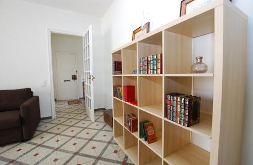 Badalona Apartment | La casa del Pi · La casa del Pi · House in the city, next to Barcelona and beach